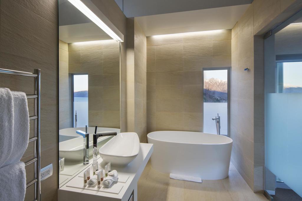 Villa De Luxe, A Relax It'S Done Luxury Holiday Home ควีนส์ทาวน์ ภายนอก รูปภาพ